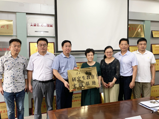 美术学院与淮北工业与艺术JIUZHOU SPORTS及淮北市第十二中学签约研究生教育实践基地并揭牌